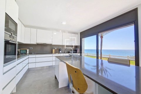 Villa de 5 dormitorios en alquiler en Vilanova i la Geltrú, Barcelona, Cataluña, Spain № 4531 - foto 24