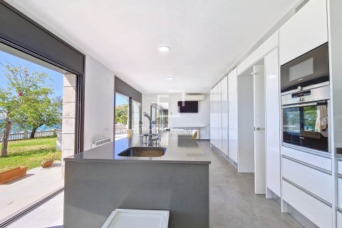 Villa de 5 dormitorios en alquiler en Vilanova i la Geltrú, Barcelona, Cataluña, Spain № 4531 - foto 27