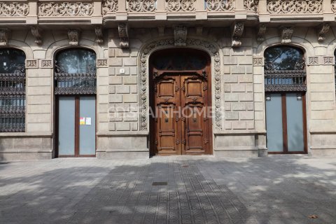 3 bedrooms apartment for sale in Barcelona, Catalonia, Spain № 1296 - photo 2
