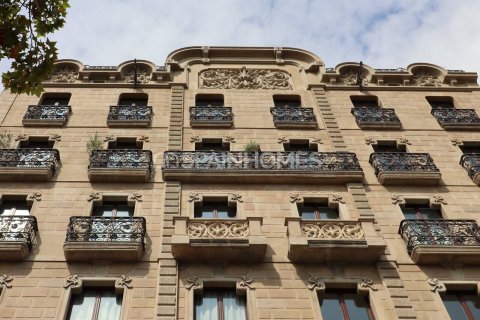 Apartamento de 3 dormitorios en venta en Barcelona, Cataluña, Spain № 1296