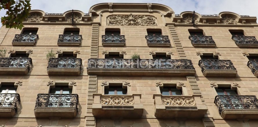 3 bedrooms apartment for sale in Barcelona, Catalonia, Spain № 1296