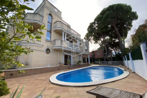 Villa de 6 dormitorios en venta en Castelldefels, Barcelona, Cataluña, Spain № 1090 - foto 2