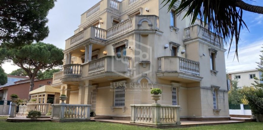 Villa de 6 dormitorios en venta en Castelldefels, Barcelona, Cataluña, Spain № 1090