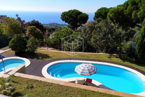 Villa de 5 dormitorios en venta en Lloret de Mar, Gerona, Cataluña, Spain № 1093