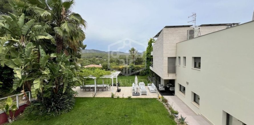 Villa de 4 dormitorios en venta en Sitges, Barcelona, Cataluña, Spain № 1091