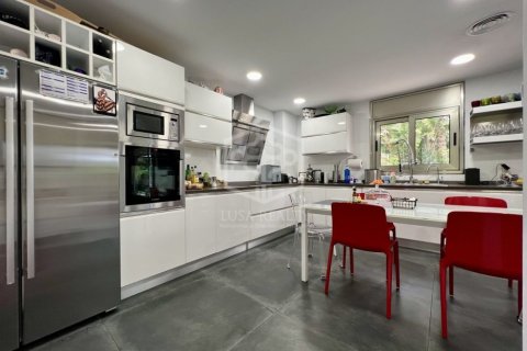 Villa de 4 dormitorios en venta en Sitges, Barcelona, Cataluña, Spain № 1091 - foto 15