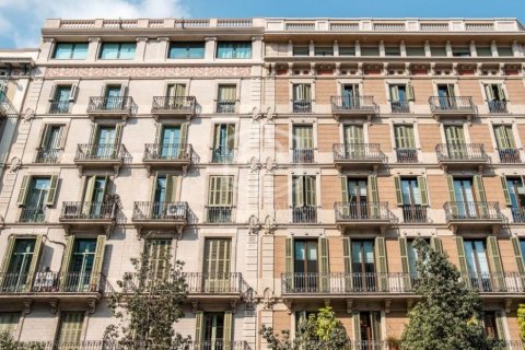 Propiedad comercial de 2350 m² en venta en Barcelona, Cataluña, Spain № 1088