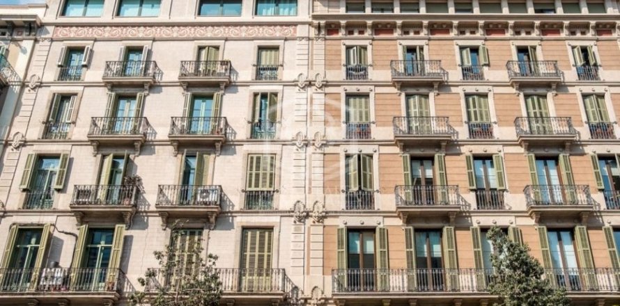 Propiedad comercial de 2350 m² en venta en Barcelona, Cataluña, Spain № 1088