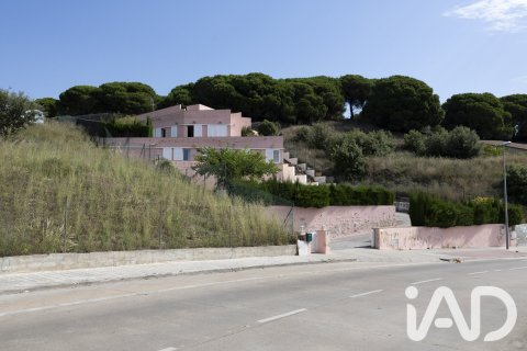 Сasa de 4 dormitorios en venta en Canet de Mar, Barcelona, Cataluña, Spain № 8331