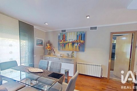 Tríplex de 4 dormitorios en venta en Cambrils, Tarragona, Cataluña, Spain № 8335 - foto 16