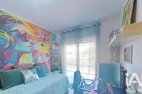 Tríplex de 4 dormitorios en venta en Cambrils, Tarragona, Cataluña, Spain № 8335 - foto 24