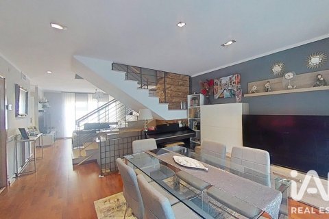 Tríplex de 4 dormitorios en venta en Cambrils, Tarragona, Cataluña, Spain № 8335 - foto 12