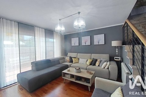 Tríplex de 4 dormitorios en venta en Cambrils, Tarragona, Cataluña, Spain № 8335 - foto 10