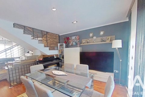 Tríplex de 4 dormitorios en venta en Cambrils, Tarragona, Cataluña, Spain № 8335 - foto 11