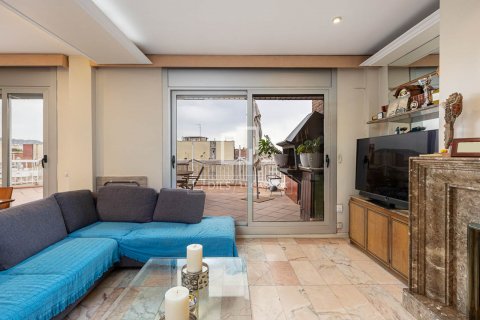 Apartamento de 3 dormitorios en venta en Barcelona, Cataluña, Spain № 8961 - foto 7