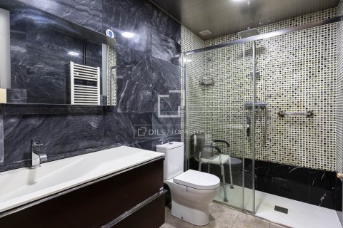 Apartamento de 3 dormitorios en venta en Barcelona, Cataluña, Spain № 8961 - foto 21