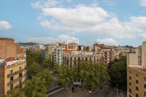 Apartamento de 3 dormitorios en venta en Barcelona, Cataluña, Spain № 8961 - foto 30