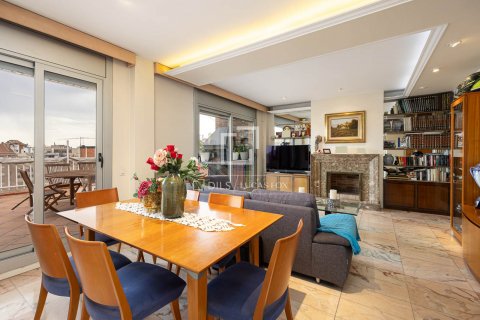 Apartamento de 3 dormitorios en venta en Barcelona, Cataluña, Spain № 8961 - foto 12