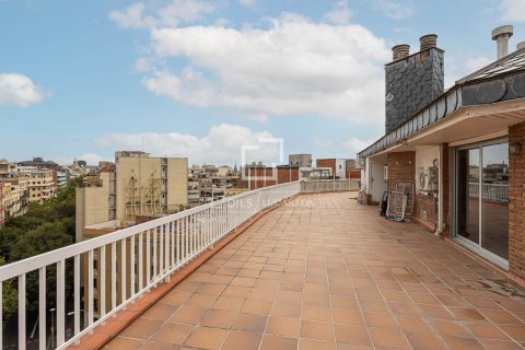 Apartamento de 3 dormitorios en venta en Barcelona, Cataluña, Spain № 8961