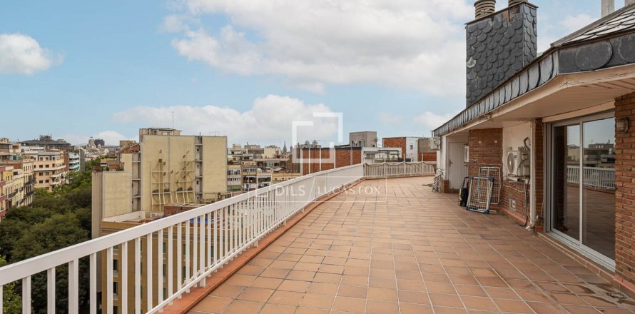 Apartamento de 3 dormitorios en venta en Barcelona, Cataluña, Spain № 8961
