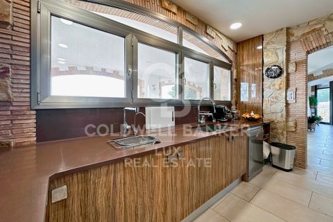Сasa de 5 dormitorios en venta en Vilajuiga, Gerona, Cataluña, Spain № 5947 - foto 14