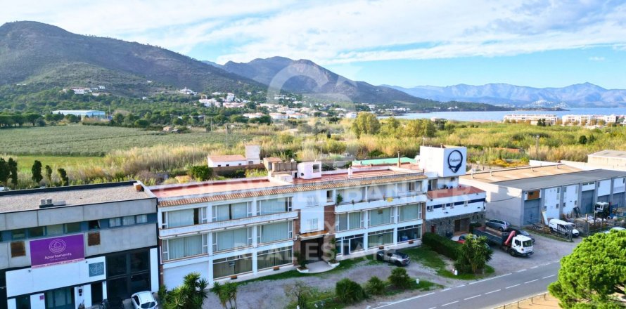 Apartamento de 3 dormitorios en venta en El Port De La Selva, Gerona, Cataluña, Spain № 5946