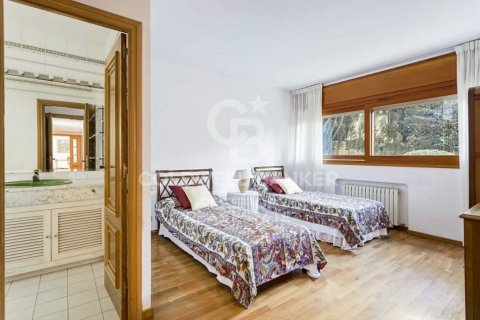 Сasa de 5 dormitorios en venta en Esplugues de Llobregat, Barcelona, Cataluña, Spain № 5948 - foto 16