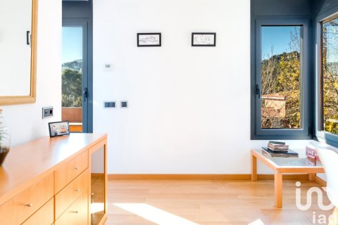 Сasa de 6 dormitorios en venta en Castellví de Rosanes, Barcelona, Cataluña, Spain № 4964 - foto 25