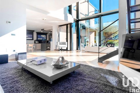Сasa de 6 dormitorios en venta en Castellví de Rosanes, Barcelona, Cataluña, Spain № 4964 - foto 8