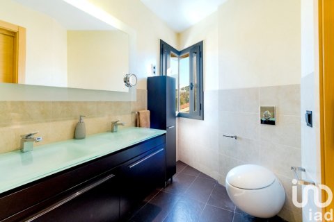 Сasa de 6 dormitorios en venta en Castellví de Rosanes, Barcelona, Cataluña, Spain № 4964 - foto 24