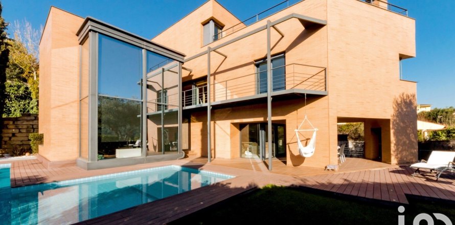 Сasa de 6 dormitorios en venta en Castellví de Rosanes, Barcelona, Cataluña, Spain № 4964
