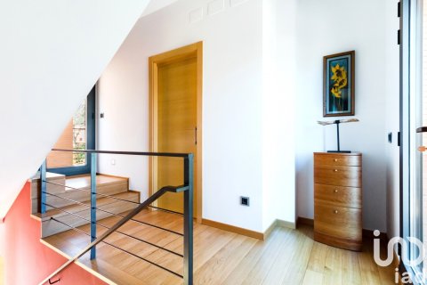Сasa de 6 dormitorios en venta en Castellví de Rosanes, Barcelona, Cataluña, Spain № 4964 - foto 18