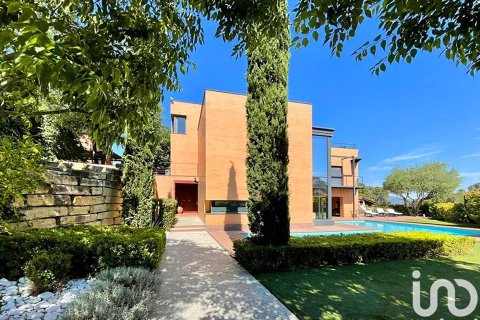 Сasa de 6 dormitorios en venta en Castellví de Rosanes, Barcelona, Cataluña, Spain № 4964 - foto 2