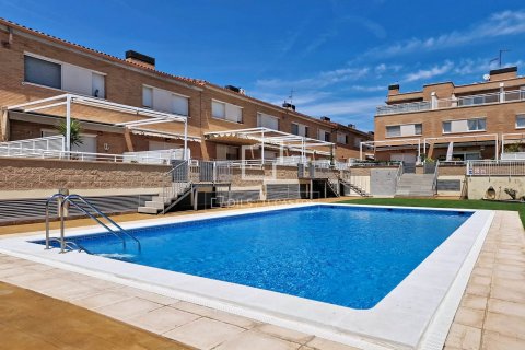 Villa de 3 dormitorios en venta en Cubelles, Barcelona, Cataluña, Spain № 8730