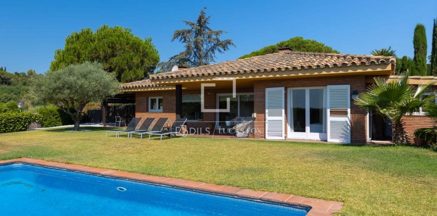 Villa de 4 dormitorios en venta en Sant Vicenc De Montalt, Barcelona, Cataluña, Spain № 8735