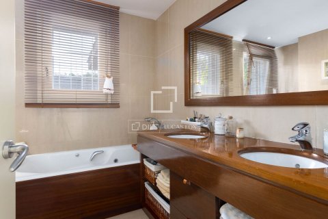 Villa de 4 dormitorios en venta en Sant Vicenc De Montalt, Barcelona, Cataluña, Spain № 8735 - foto 17