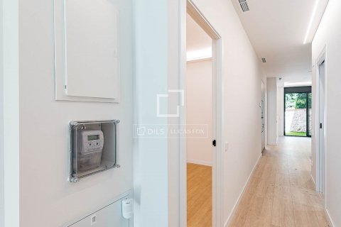 Купить квартиру в Барселона, Испания с 2 спальни, 69м², № 8727 - фото 11