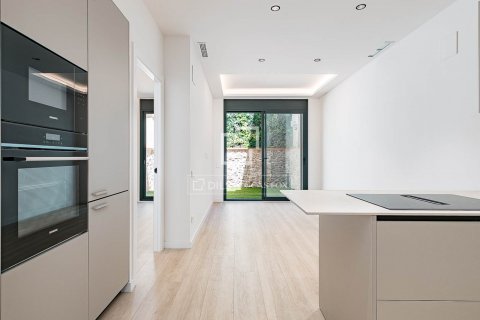 Купить квартиру в Барселона, Испания с 2 спальни, 69м², № 8727 - фото 2