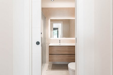 Купить квартиру в Барселона, Испания с 2 спальни, 69м², № 8727 - фото 17