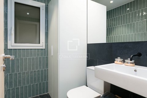 Apartamento de 2 dormitorios en venta en Barcelona, Cataluña, Spain № 8731 - foto 27