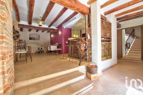 Сasa de 10 dormitorios en venta en Els Guiamets, Tarragona, Cataluña, Spain № 4995 - foto 13