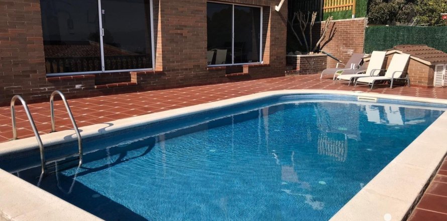 4 bedrooms house for sale in Sant Boi de Llobregat, Barcelona, Catalonia, Spain № 4999
