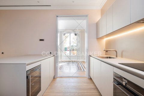 Купить квартиру в Барселона, Испания с 3 спальни, 183м², № 5750 - фото 11