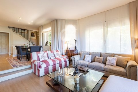 Casa adosada de 4 dormitorios en venta en Begur, Gerona, Cataluña, Spain № 5402 - foto 5