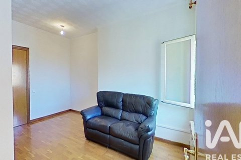 Apartamento de 3 dormitorios en venta en Barcelona, Cataluña, Spain № 7346 - foto 19