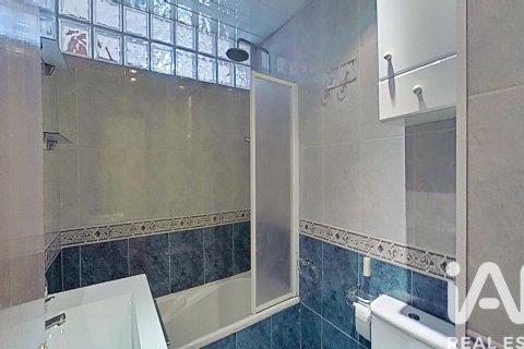 Apartamento de 3 dormitorios en venta en Barcelona, Cataluña, Spain № 7346 - foto 17