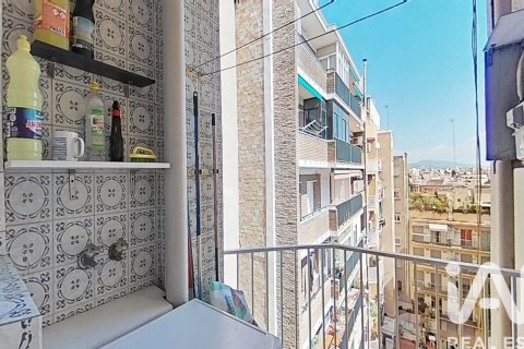 Apartamento de 3 dormitorios en venta en Barcelona, Cataluña, Spain № 7346 - foto 26