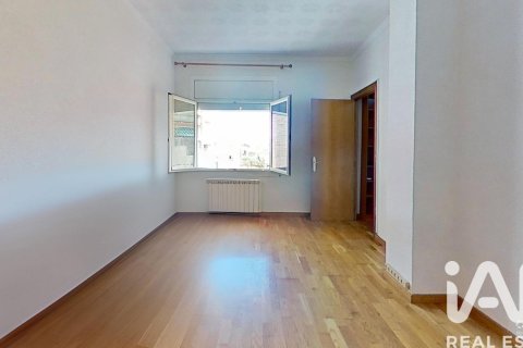 Apartamento de 3 dormitorios en venta en Barcelona, Cataluña, Spain № 7346 - foto 23