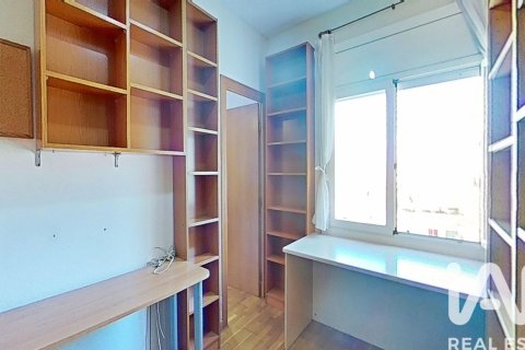 Apartamento de 3 dormitorios en venta en Barcelona, Cataluña, Spain № 7346 - foto 15