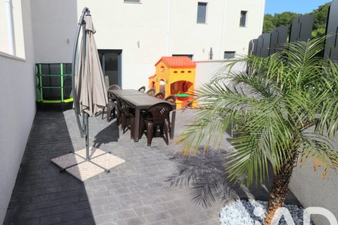 Купить коммерческую недвижимость в Мон-Риг-дель-Камп, Испания 667м², № 7344 - фото 5